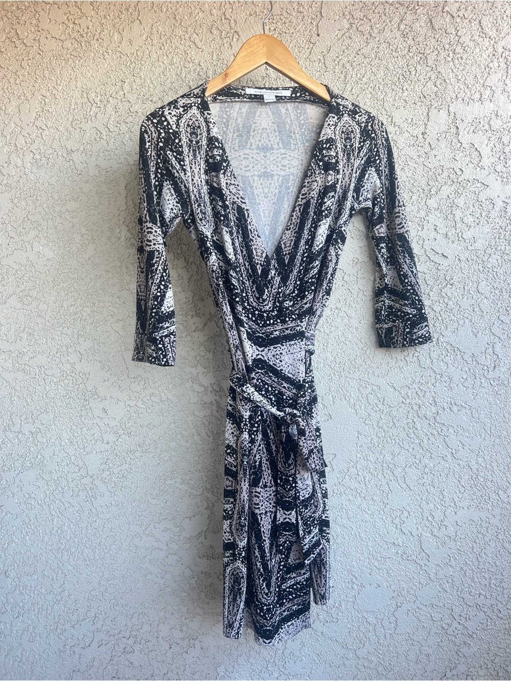 Diane Von Furstenberg Julian 100% Silk Black and White Printed Wrap Dress